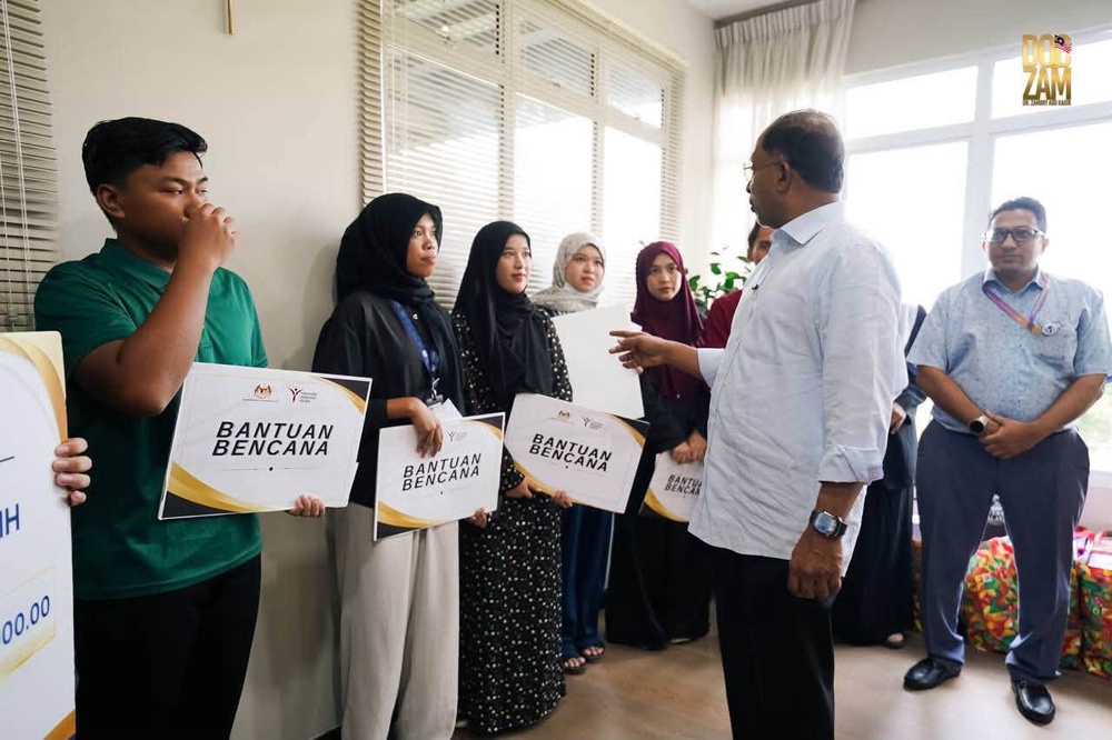Image from: Kemiskinan, musibah bukan penghalang! Zambry tekad pastikan pelajar IPT terus dibela
