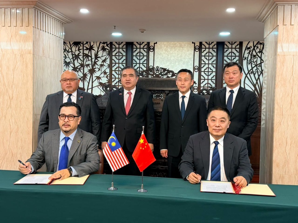 Image from: Malaysia-China meterai MoU perkukuh kerjasama sektor pengangkutan