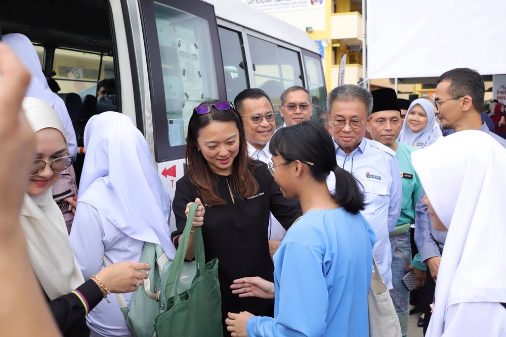 Image from: Masa depan tak sepatutnya disekat! Pengangkutan jadi halangan, 437 pelajar Labuan bakal dibantu – Hannah Yeoh