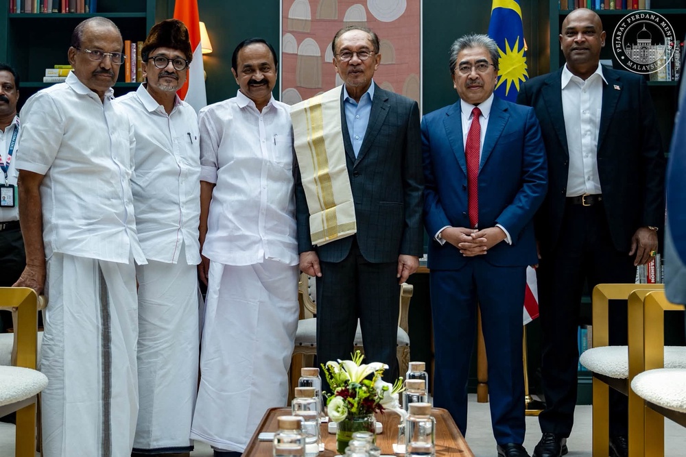 Image from: Nyanyi itu 10 minit, kerja dah berpuluh-puluh jam – PM Anwar