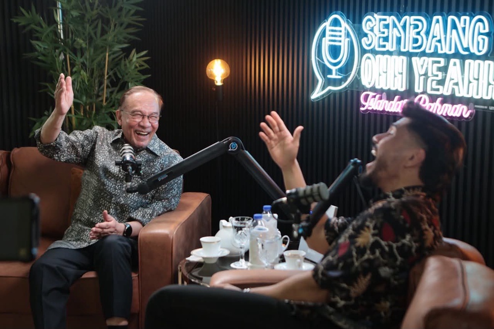 Image from: PM Anwar akui bukan bapa yang ideal, isteri sangat berjasa jaga keluarga