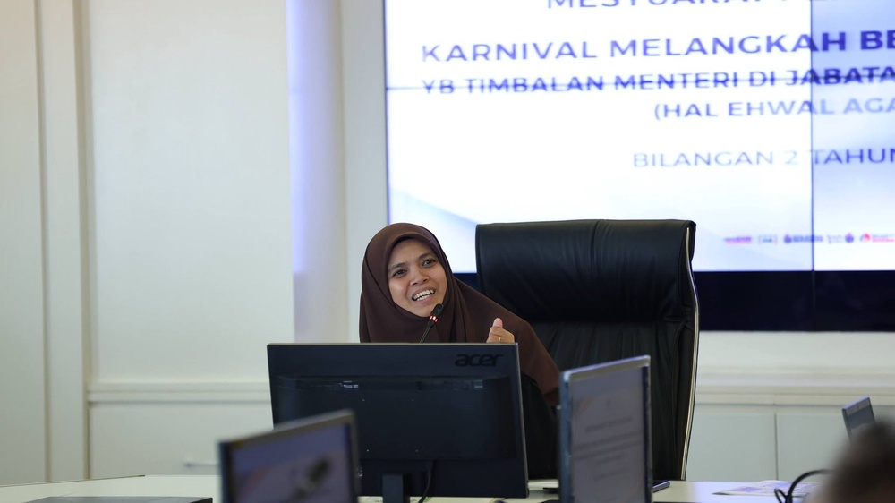 Image from: Beri tempoh 24 jam! Timb. Menteri Agama sangkal tuduhan sebar dukun, azimat & ‘New Age’