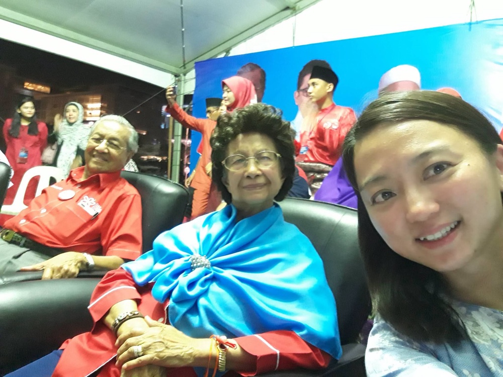 Image from: Lembut tutur kata, tak cepat menghukum… Hannah Yeoh kenang Tun Dr Hasmah -“Kebaikan hatinya”