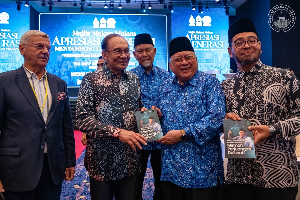 Image from: PM Anwar tempelak ‘penunggang’ Islam, Melayu! Riuh melaung bangsa, akhlak & idealisme pula diketepikan