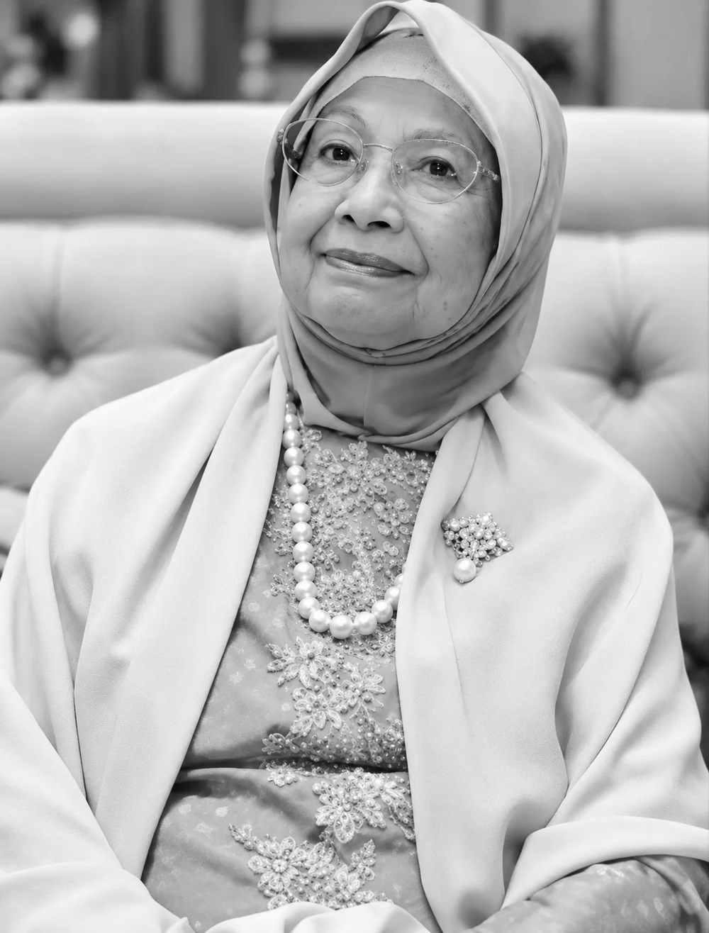 Image from: “Seluruh rakyat meratapi pemergian Tun Hasmah, moga syurga buat ibu” – Asyraf Wajdi