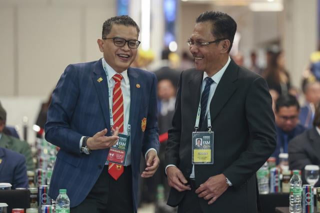 Image from: Kepimpinan baharu! TMJ zahir ucapan tahniah, Ab Ghani ambil alih kerusi Presiden FAM