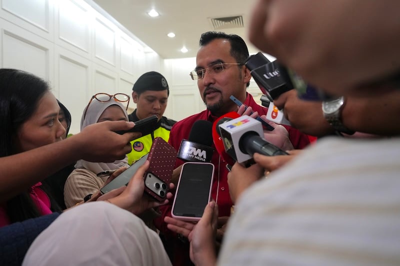 Image from: “Saya takda, saya pun tak tahu…”- Azalina nafi hadir mesyuarat penyingkiran Tuanku Muhriz
