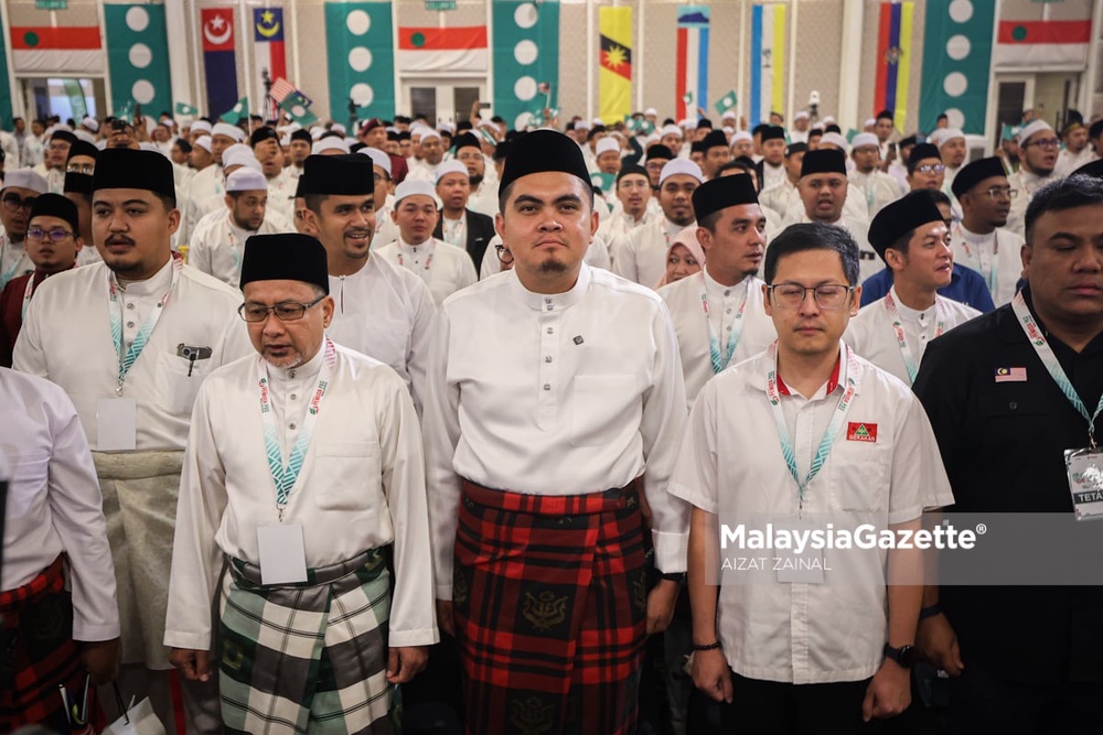 Image from: Ketua Pemuda UMNO hadir Muktamar Dewan Pemuda PAS – “Berbeza wadah namun satu akidah”