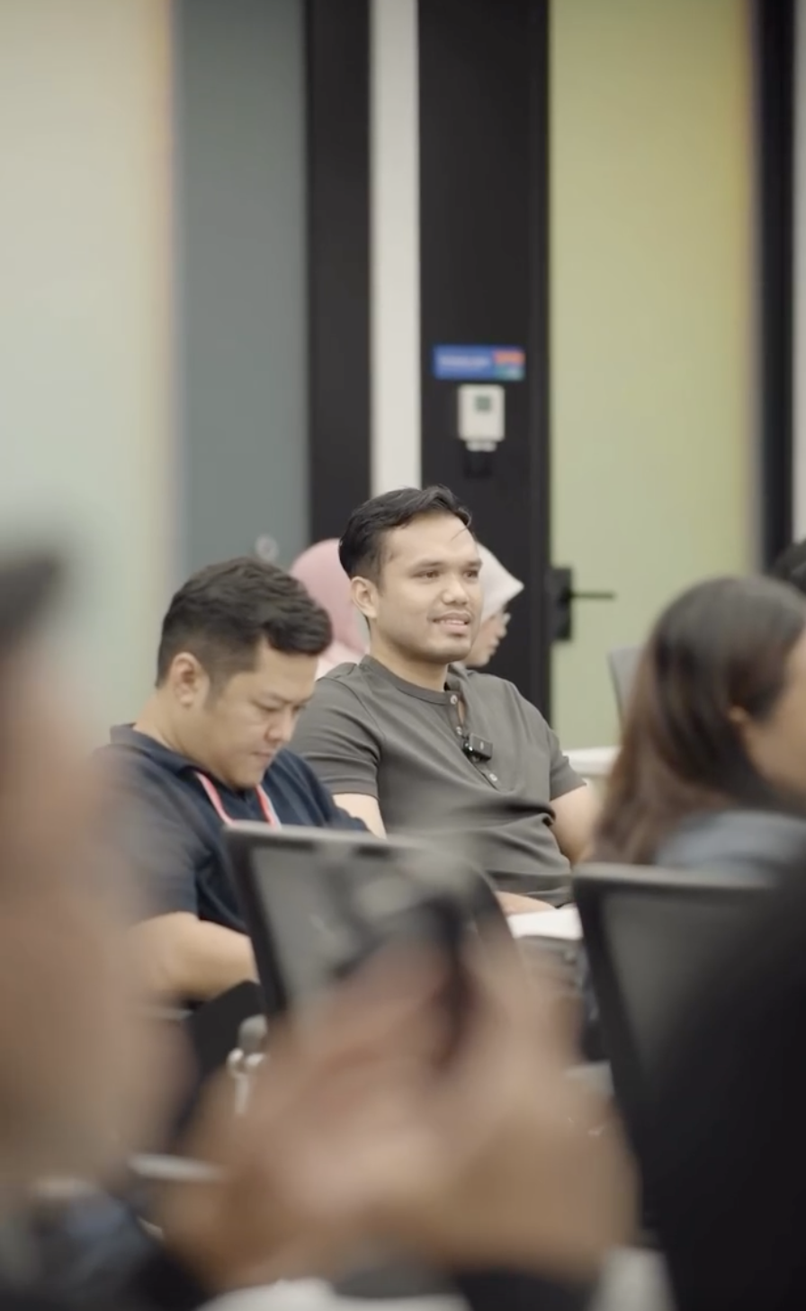 Image from: Dituduh kapitalis, Khairul Aming mohon maaf -“Kalau dengan saya berniaga ni sakitkan hati anda…”