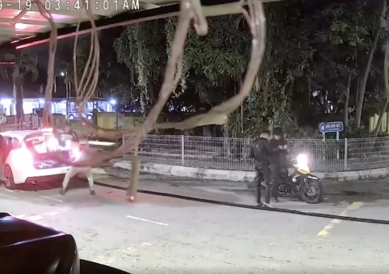 Image from: Kereta peronda didakwa iringi pencuri kabel? Pemerhati rasuah minta jangan hukum berdasarkan video tular!