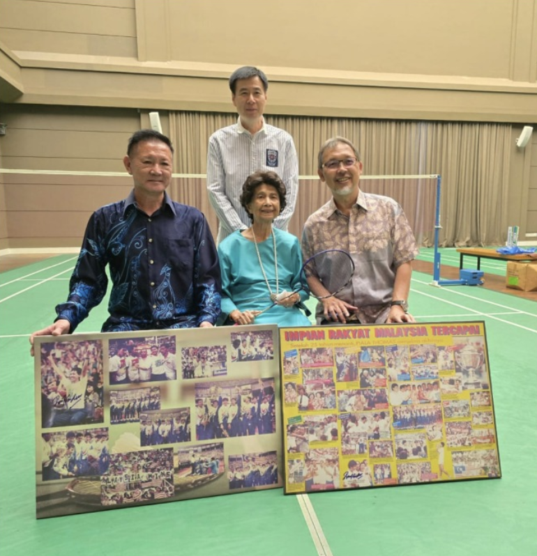 Image from: Jasa takkan dilupakan, Tun Dr Hasmah ‘ibu’ skuad Piala Thomas 1992 – Razif Sidek