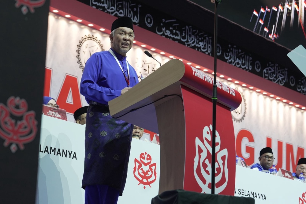 Image from: UMNO cabar kerajaan keluarkan BN, sedia hadap undi tak percaya