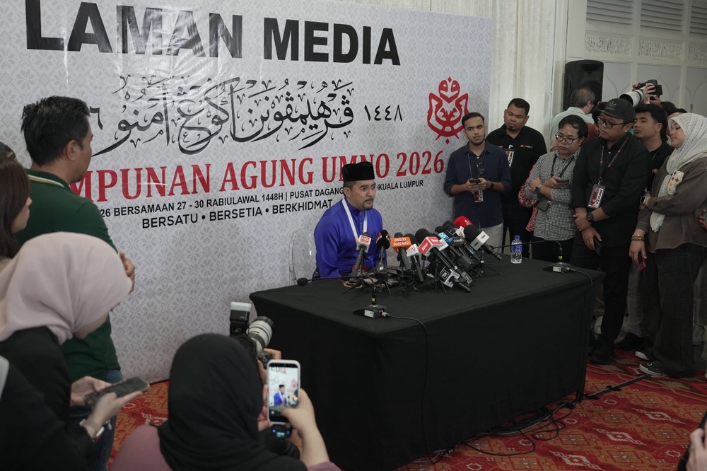 Image from: PAS atau PN? UMNO tunggu masa sesuai buka meja rundingan -Asyraf Wajdi