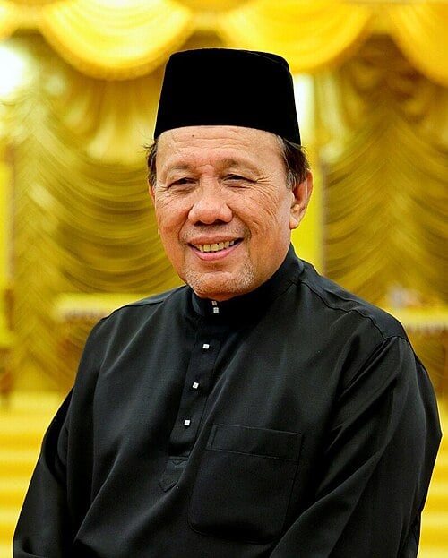 Image from: “Saya takda, saya pun tak tahu…”- Azalina nafi hadir mesyuarat penyingkiran Tuanku Muhriz