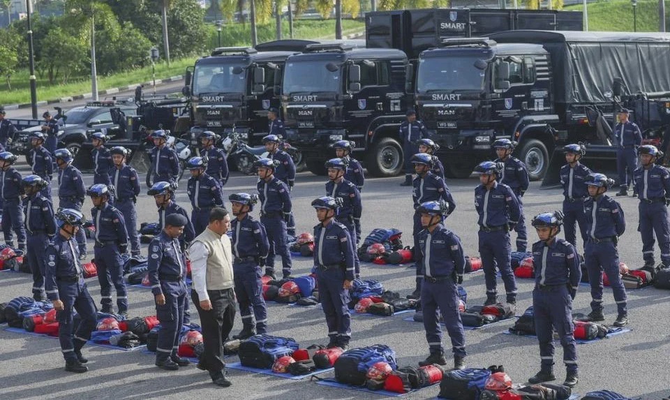 Image from: Pendirian Nepal tolak pasukan penyelamat luar, tapi terima bantuan barangan -Khaled