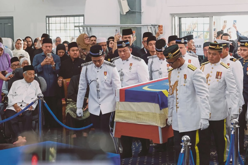 Image from: Tun Dr. Hasmah ikon kesihatan awam negara, kesayangan rakyat sejak berdekad – Dzulkefly