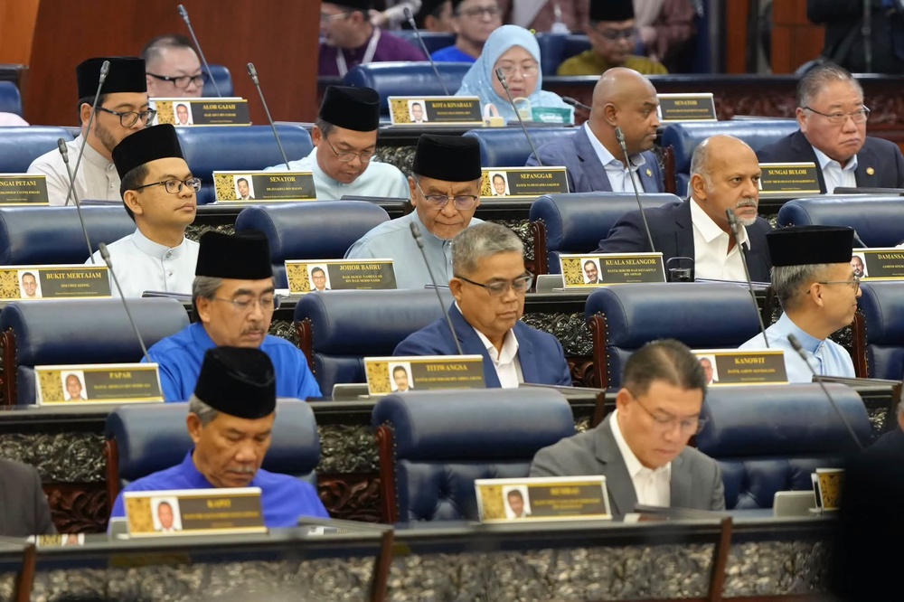 Image from: Belanjawan 2027: Doktor kontrak boleh tarik nafas lega! 9,000 ditawar jawatan tetap