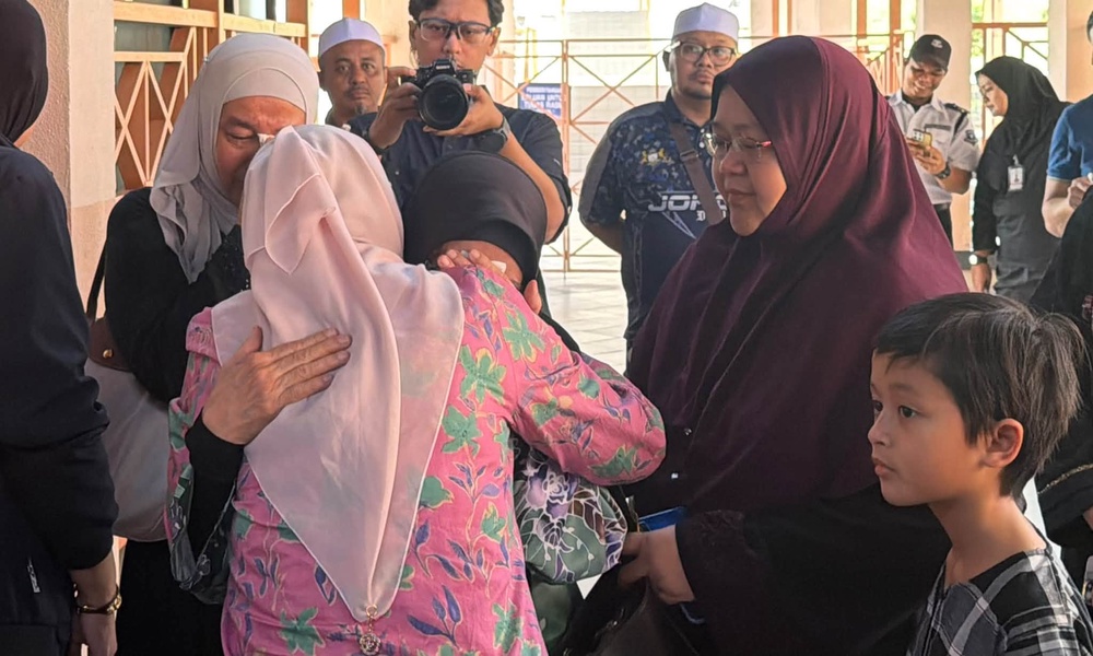 Image from: Pelajar maut di sekolah: Fadhlina arah semua aspek diperiksa -“Jangan sembunyikan apa-apa!”