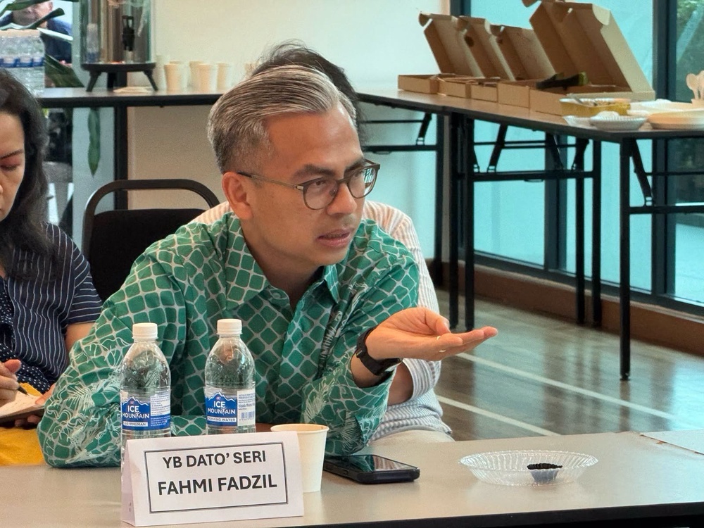 Image from: Fahmi kecam tindakan ugut mahasiswa UM lepas persoal isu Najib, gesa buat laporan polis