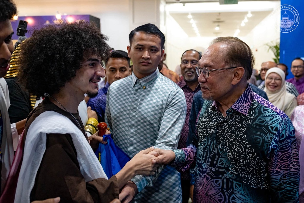 Image from: Berbilion ringgit sepatutnya untuk pelajar, bukannya dicuri perasuah – PM Anwar
