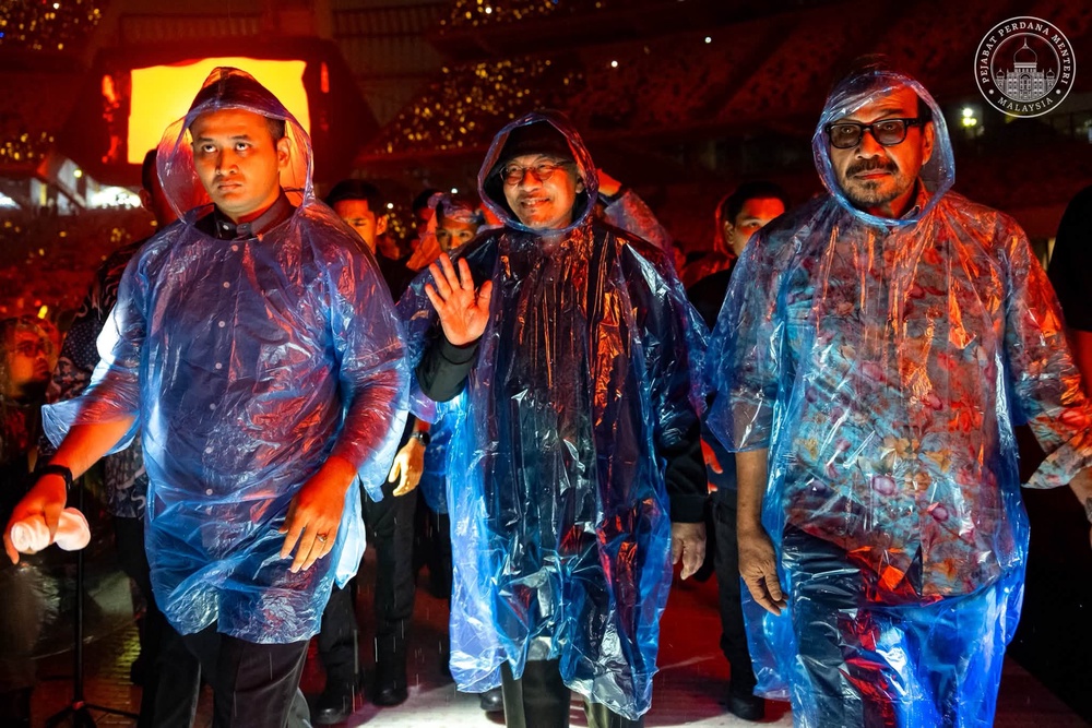 Image from: PM Anwar jawab hadiri konsert  -“Yang tegur itu ‘warak-warak’ tak pernah dengar lagu”