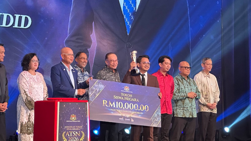 Image from: Anugerah Tokoh Siswa Negara jadi dorongan terus perluas khidmat – Zambry