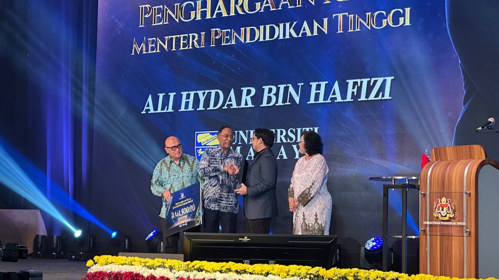 Image from: Anugerah Tokoh Siswa Negara jadi dorongan terus perluas khidmat – Zambry
