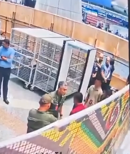 Image from: Ketua Pengarah AKPS didakwa kasari dua anggota PDRM ketika bertugas di KLIA -Peguam