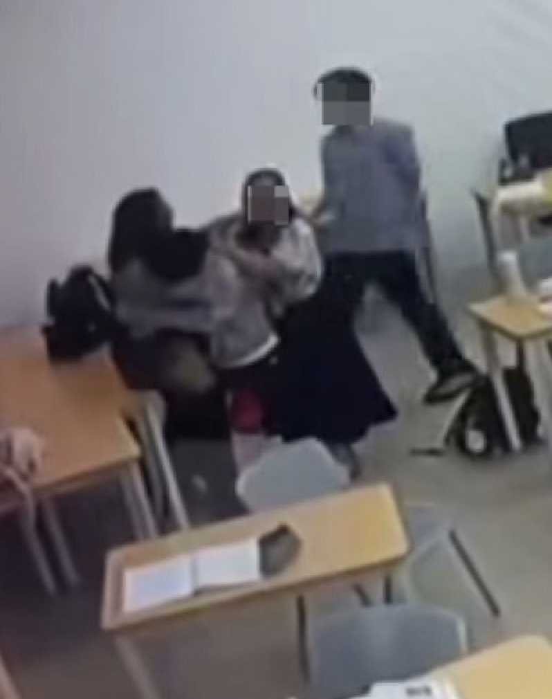 Image from: Kes pelajar serang guru guna kapak: Polis tidak temui unsur buli