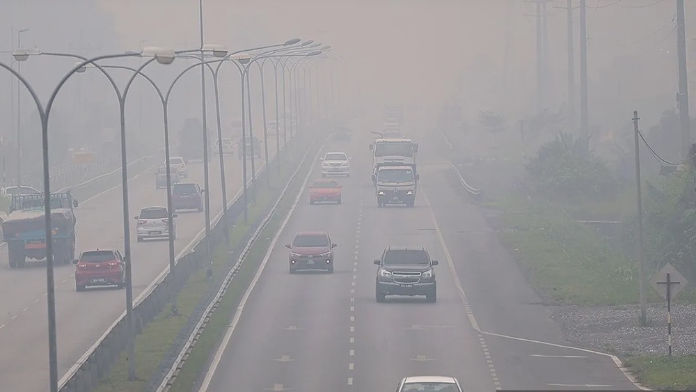 Image from: Jerebu makin teruk! Sekolah, tadika dan taska seluruh Batu Pahat ditutup esok