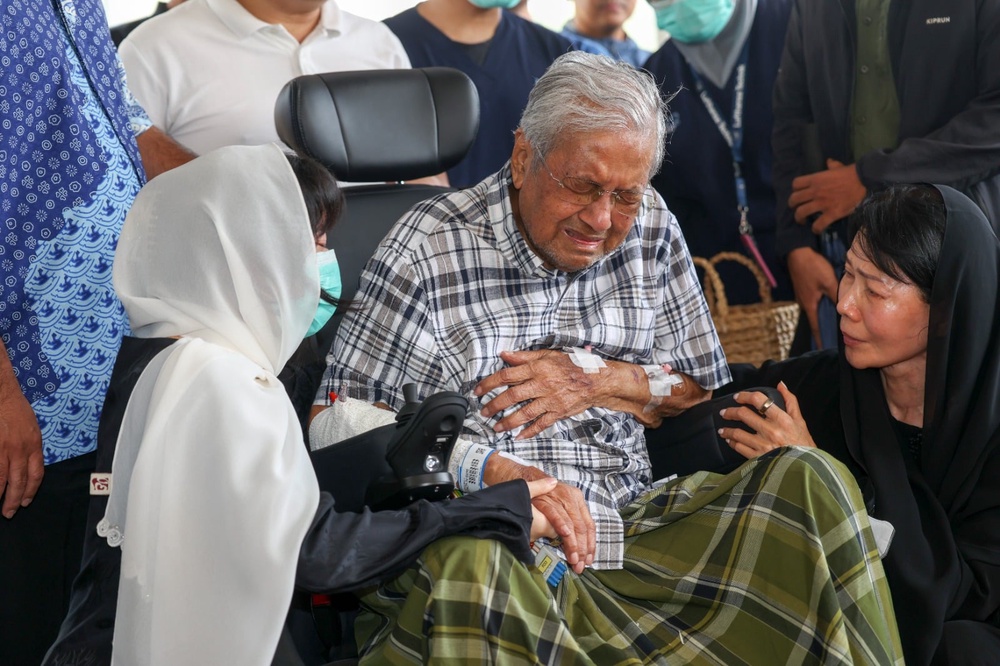Image from: “Lebih baik Tun M duduk IJN dulu.. Kalau di rumah, akan ingatkan lagi pada arwah bonda – Mukhriz