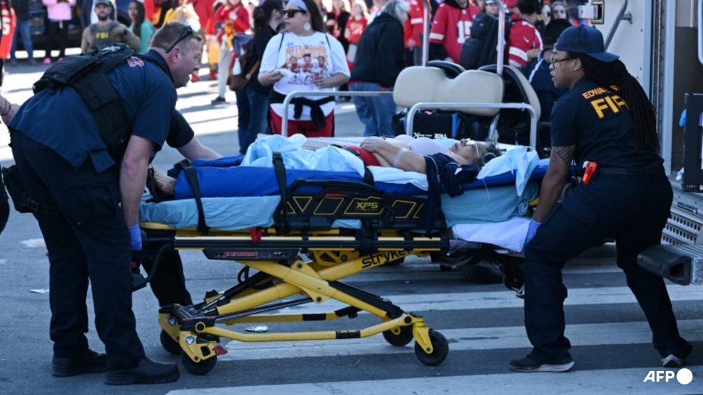 Several people struck by gunfire near Kansas City Super Bowl parade  according to police