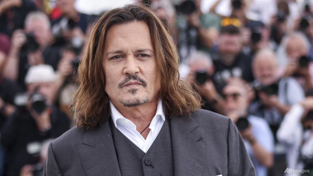 Johnny Depp reschedules concerts after suffering ankle fracture