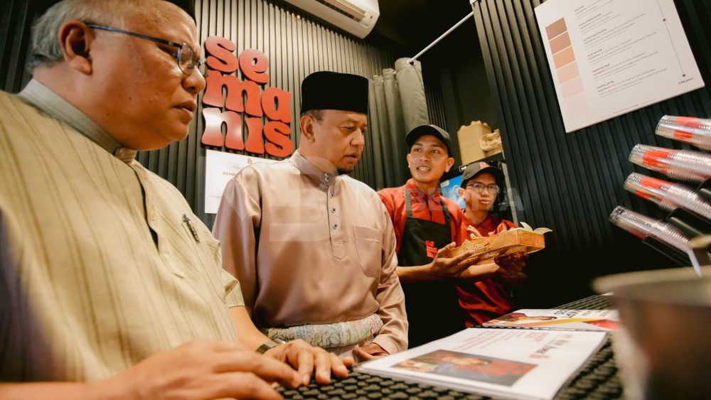 Image from: “Ada yang manis selain kamu”, ‘Semanis’ jadi kopi pilihan utama pelajar di USM