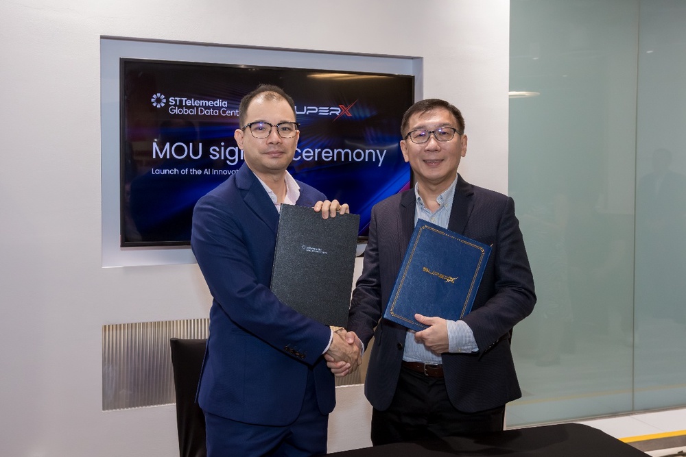 [Pictured from left to right] Mingcheng Lim, Country Head, ST Telemedia Global Data Centres; Kenny Sng, Chief Technology Officer, SuperX