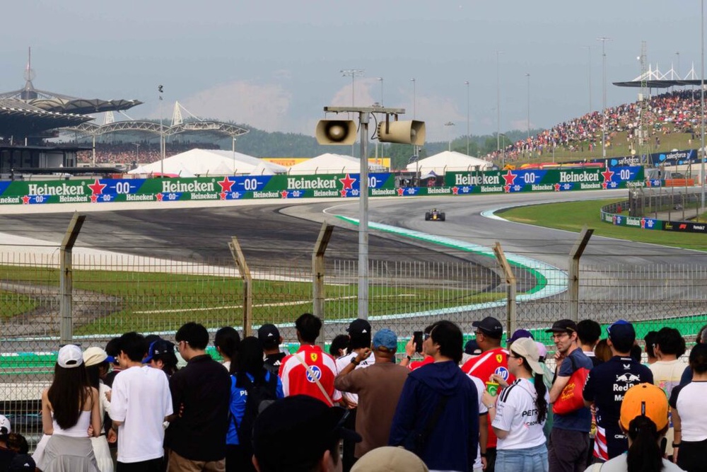 F1 Malaysia 2026 fans watching the race trackside at Sepang International Circuit