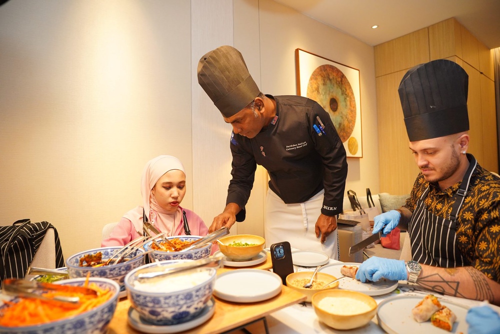 Head Chef Parthiban Nalliah guiding guests at the Popiah Basah workshop
