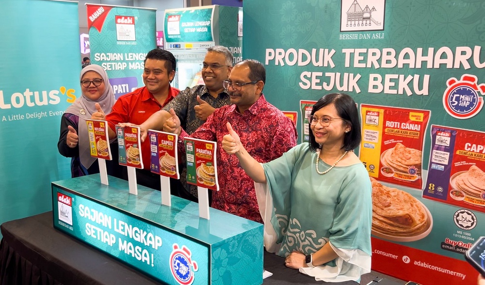 Lotus’s Malaysia and KPDN representatives at the JOM MALAYSIA 2026 launch at Lotus’s Ampang
