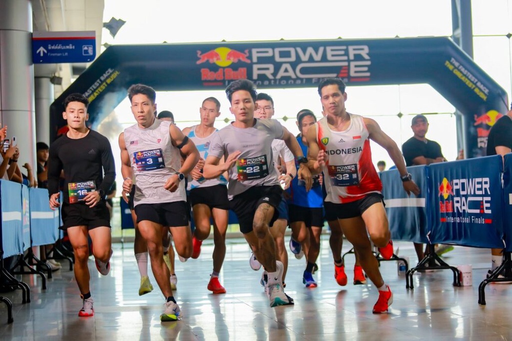 Male athletes sprint off the start line at the Red Bull Power Race International Final