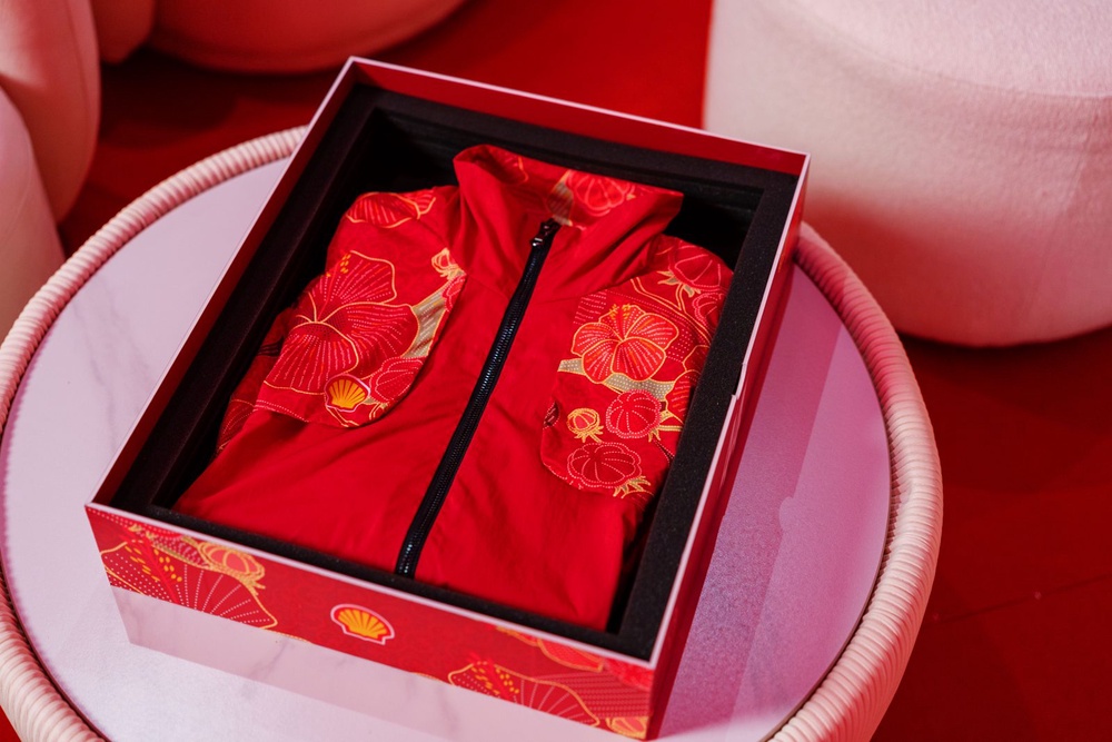 Shell V-Power batik-inspired jacket featuring Malaysian fan messages in a gift box