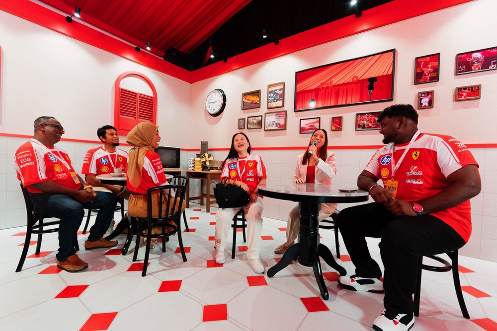 Shell V-Power fans at the kopitiam-themed fan experience space