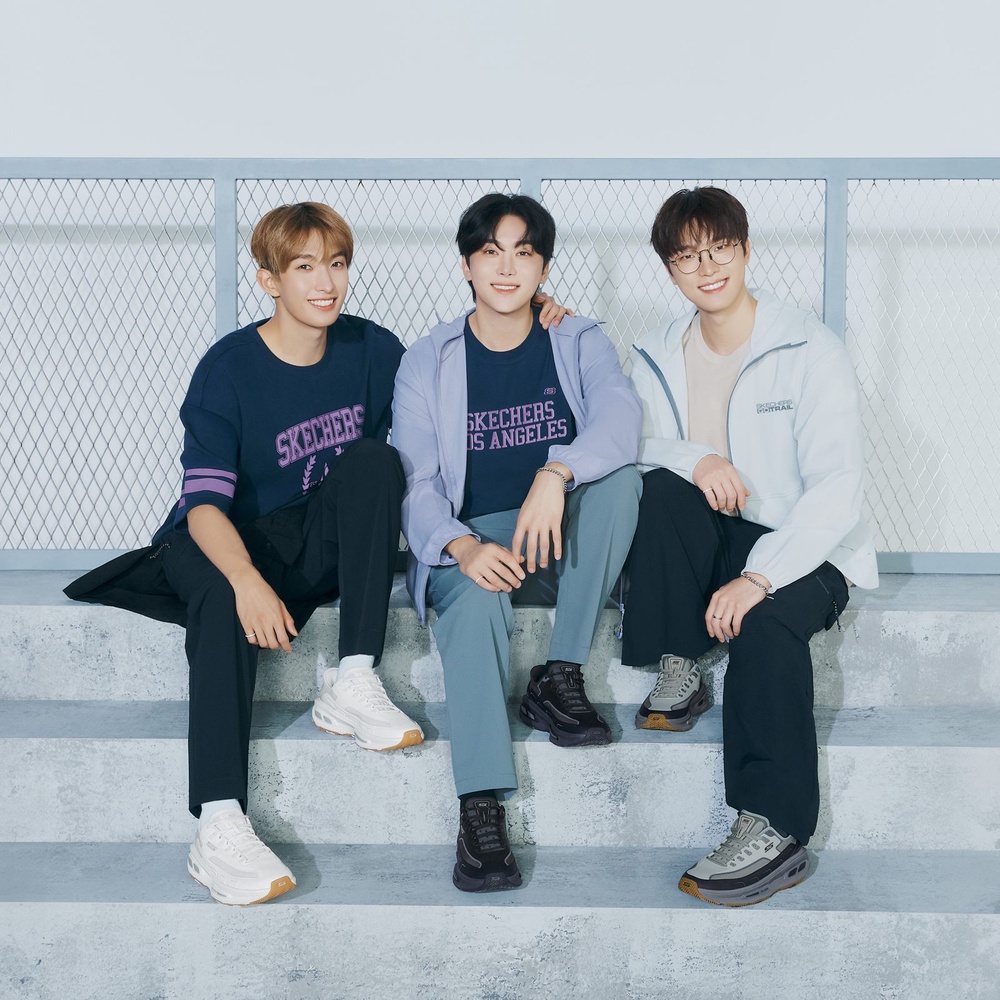 Skechers Arch Fit D'Lites 330 sneakers in white, black and grey worn in a lifestyle shoot