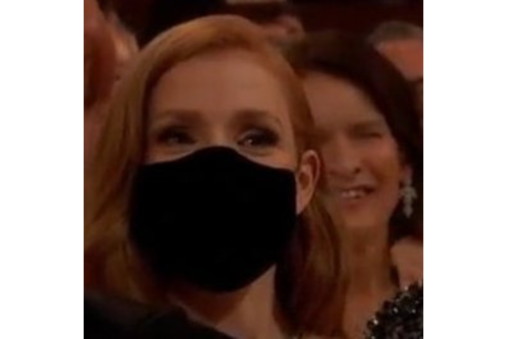 Jessica Chastain lauded for wearing face mask at Oscars