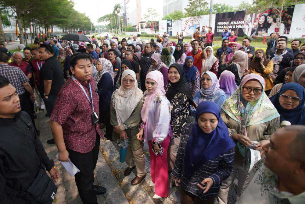 Image from: 'Explosion' sound startles PKNS headquarters