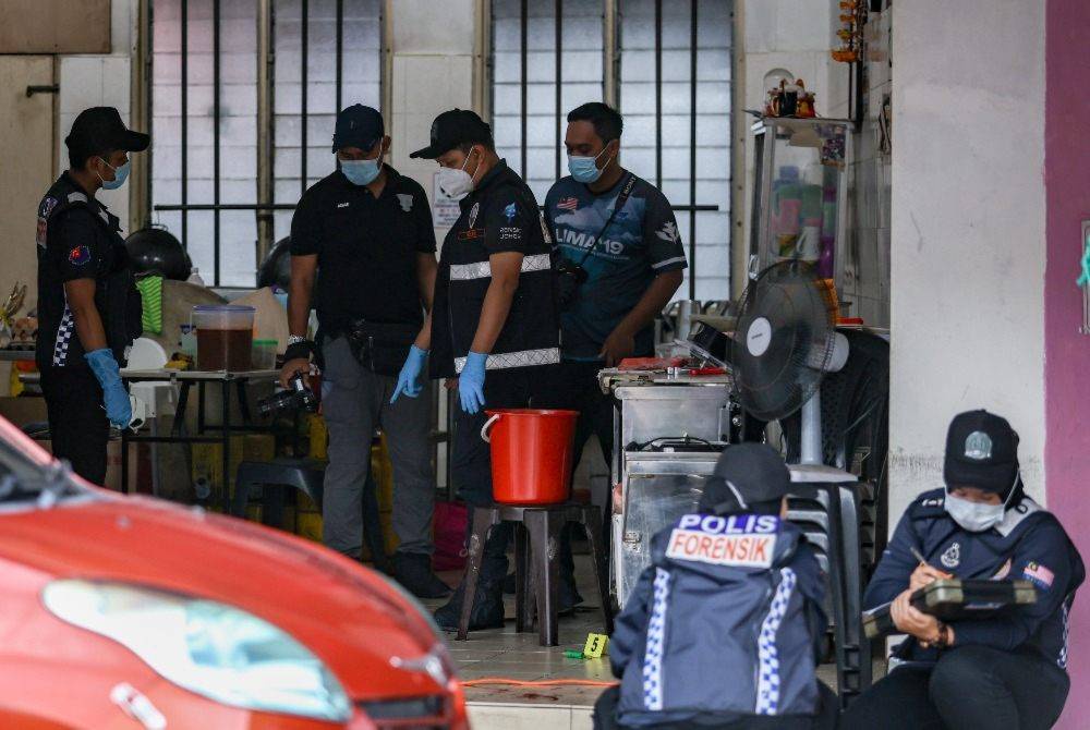 Image from: Three shot dead at Kota Tinggi restaurant, elderly suspect arrested