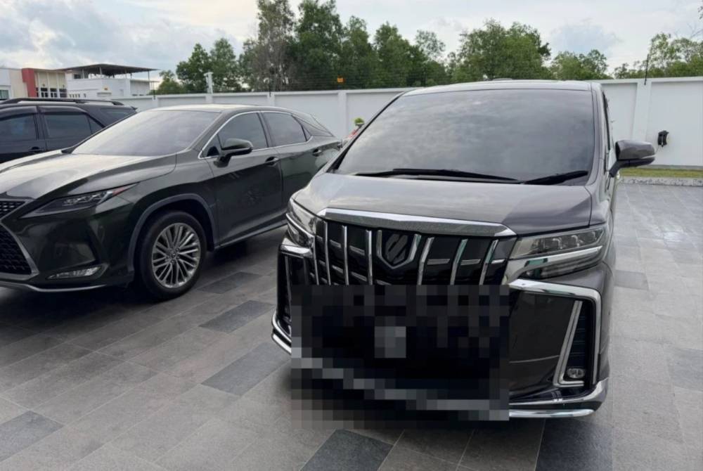 Image from: Mercedes-AMG S63 Cabriolet believed to be the only unit in Malaysia, among 18 luxury vehicles seized in MACC’s RM230 million zakat misappropriation probe