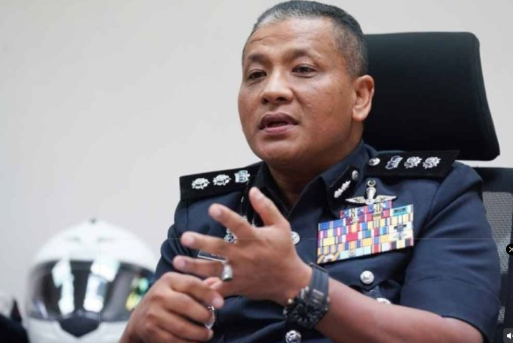 Image from: NKVE accident: Viral video shows car struck three times near Duta Toll Plaza, one arrested