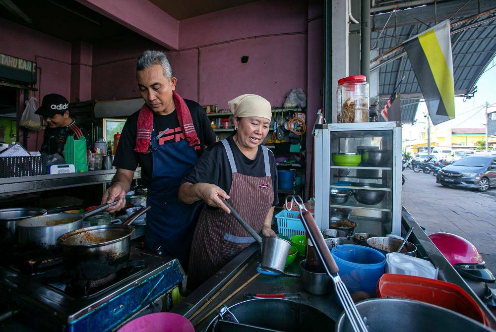 Image from: The halal Chinese restaurant where Malaysians sit at the same table