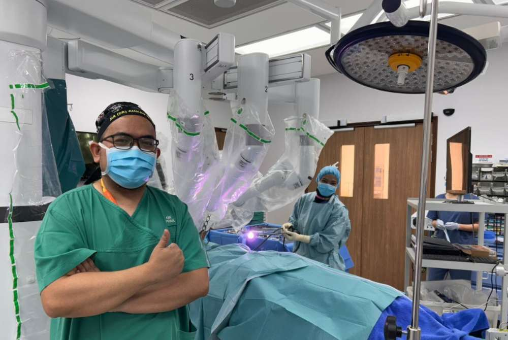 Image from: First robotic throat cancer surgery in Southern Malaysia successfully performed at Pantai Hospital Melaka