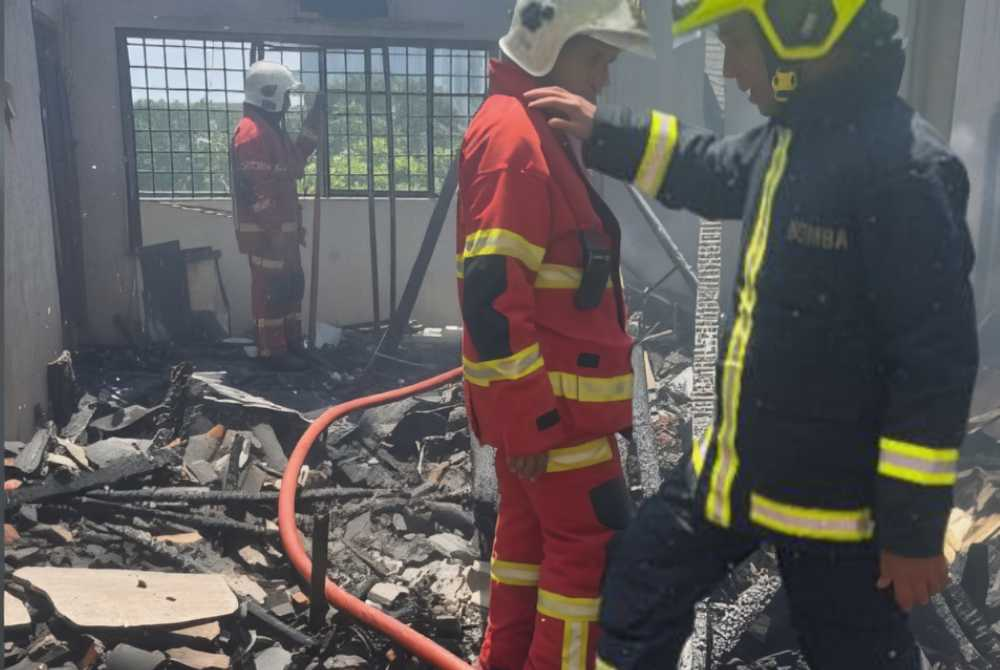 Image from: Midday fire destroys apartment unit in Seri Kembangan